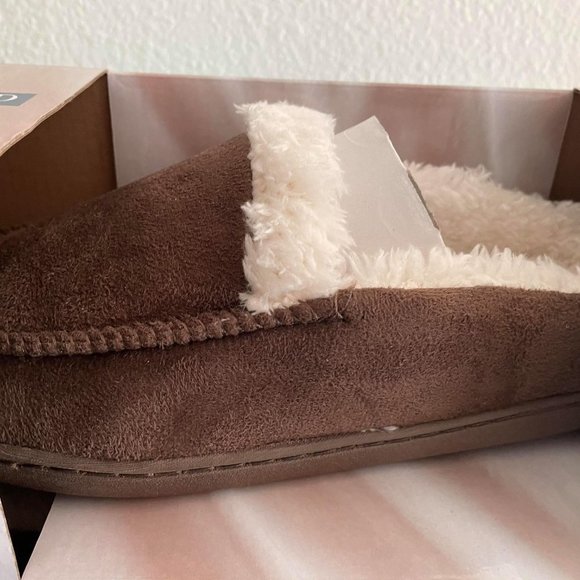NIB- Deluxe Men's Memory Foam Slippers Mens 6-7 - Picture 2 of 3
